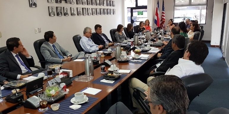 AmCham insta la Adhesión a la OCDE