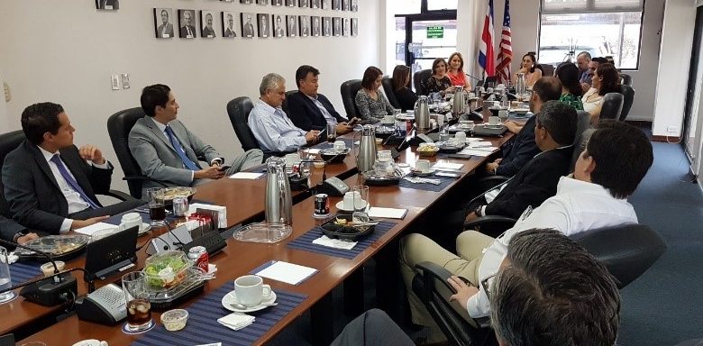 AmCham insta la Adhesión a la OCDE